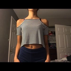 BLACK AND WHITE STRIPED CROP TOP